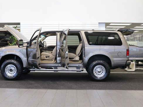 Used 2005 Ford Excursion Limited image 10