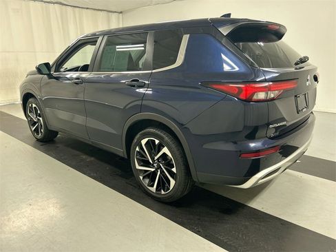 Used 2023 Mitsubishi Outlander SE image 6