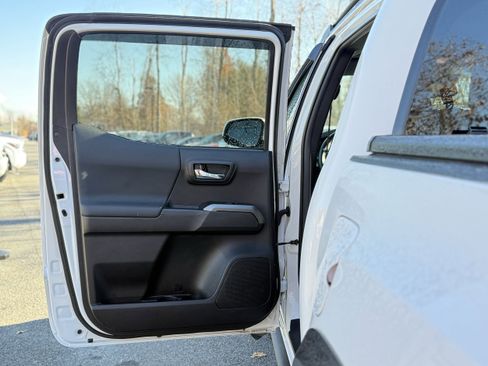 Used 2023 Toyota Tacoma TRD Off-Road w/ Technology Package image 26