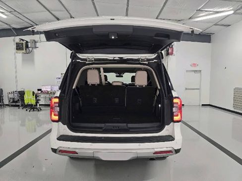 Used 2024 Ford Expedition Limited AWD/4WD image 9