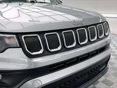 Used 2022 Jeep Compass Latitude AWD/4WD image 28