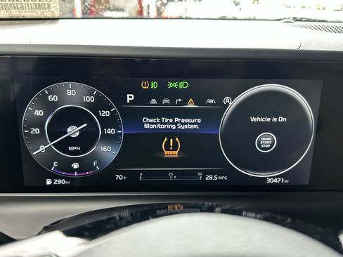 Certified 2024 Kia Seltos EX image 10