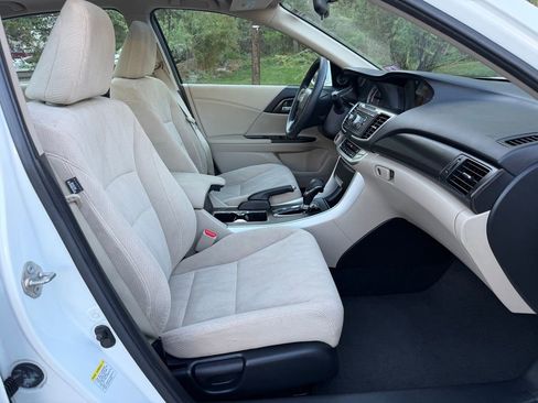Used 2014 Honda Accord EX image 31