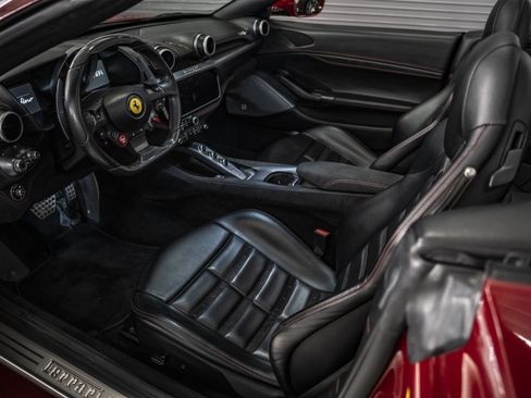 Used 2019 Ferrari Portofino RWD image 23