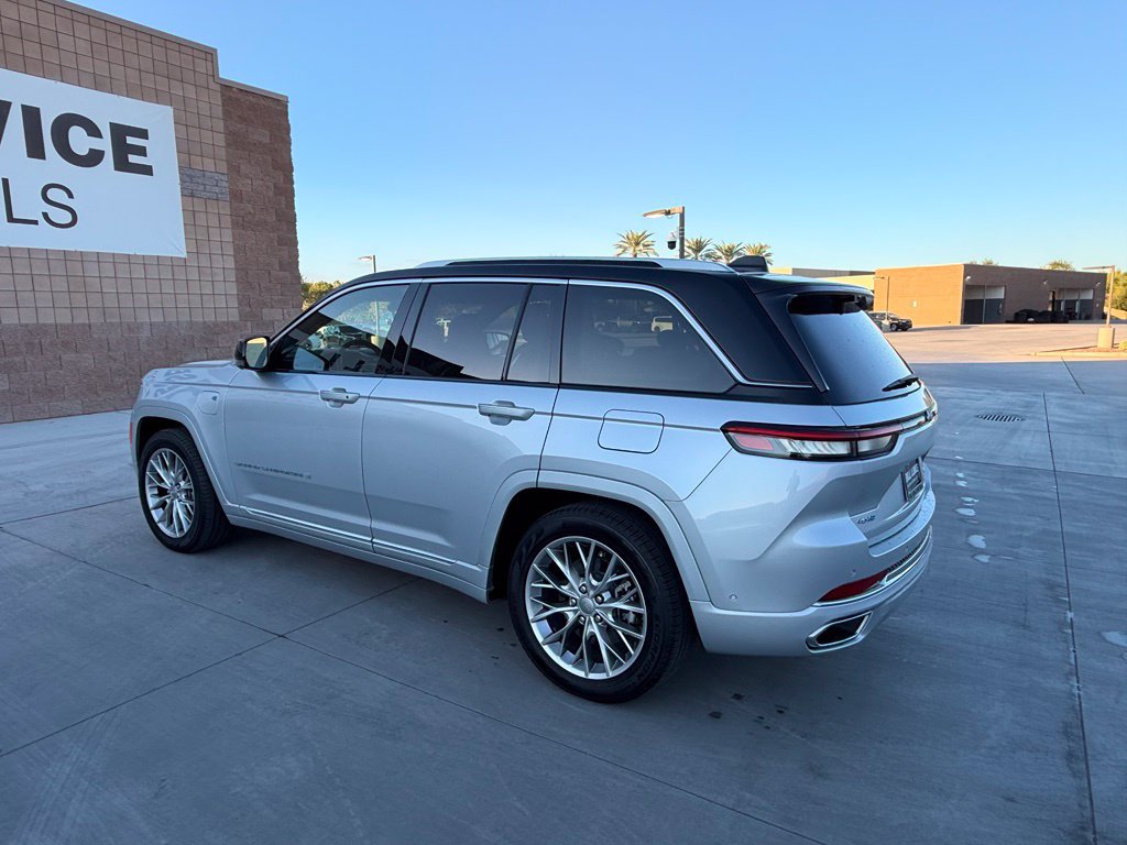 Used 2024 Jeep Grand Cherokee Summit w/ Advanced Protech Group IV AWD/4WD image 9