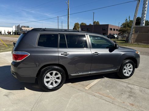 Used 2011 Toyota Highlander 4WD image 8