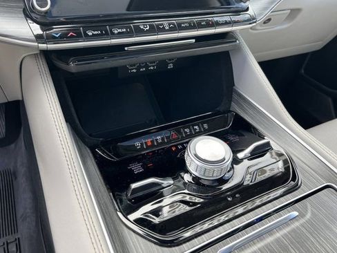 Used 2024 Jeep Wagoneer Series III w/ Premium Group I image 42