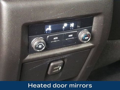 Used 2021 Chevrolet Traverse LT image 14