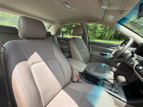 Used 2005 Toyota Camry LE FWD image 25
