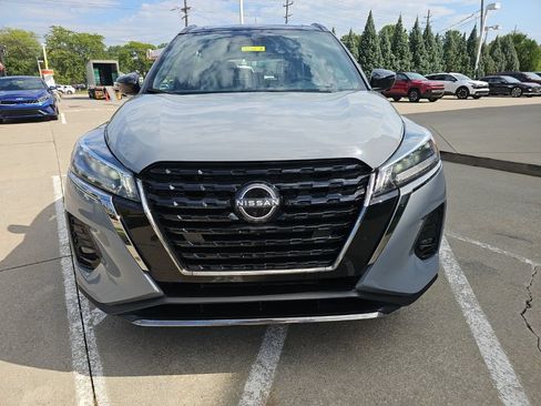 Used 2024 Nissan Kicks SR w/ SR Premium Package FWD image 8