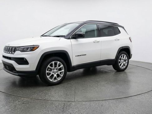 Used 2025 Jeep Compass Limited image 3