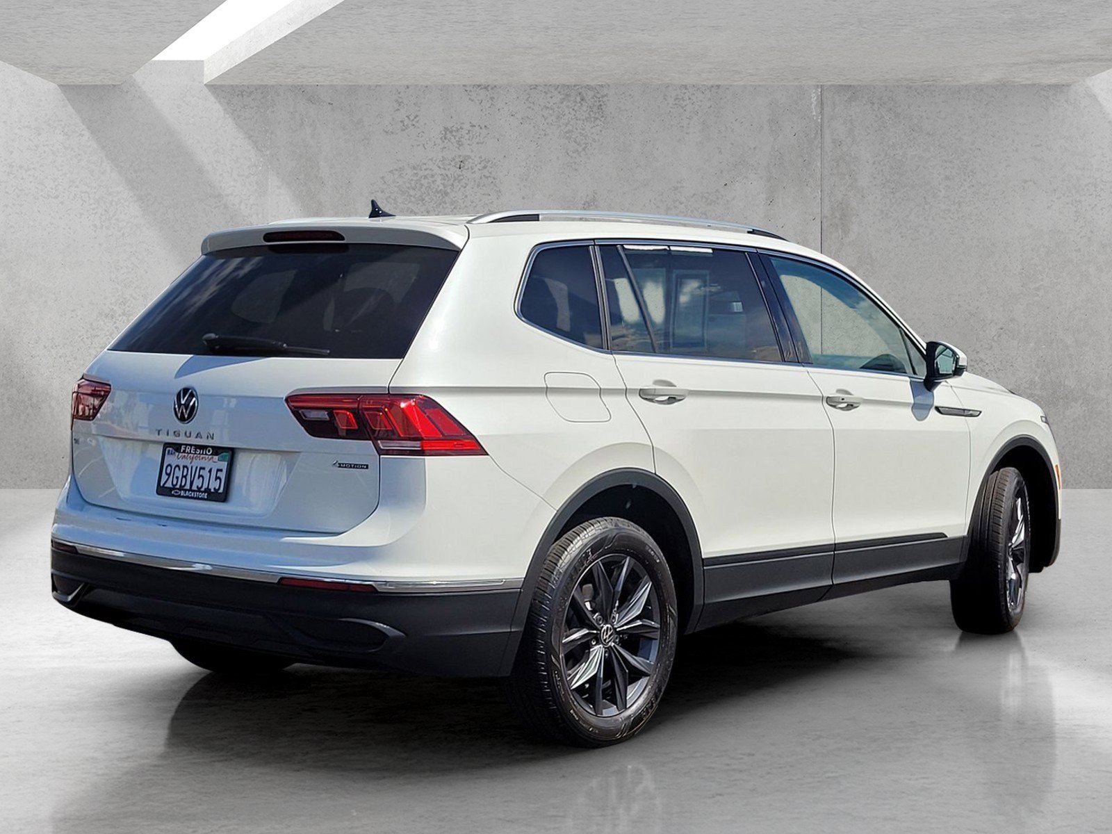 Used 2023 Volkswagen Tiguan SE AWD/4WD image 5