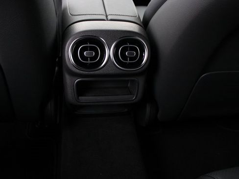 New 2025 Mercedes-Benz GLC 350e GLC 350e image 32