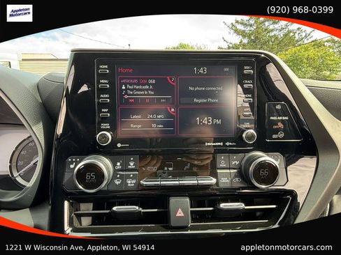 Used 2022 Toyota Highlander XLE AWD/4WD image 23