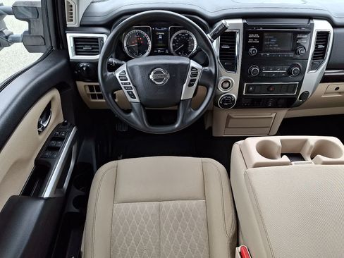 Used 2017 Nissan Titan SV AWD/4WD image 13