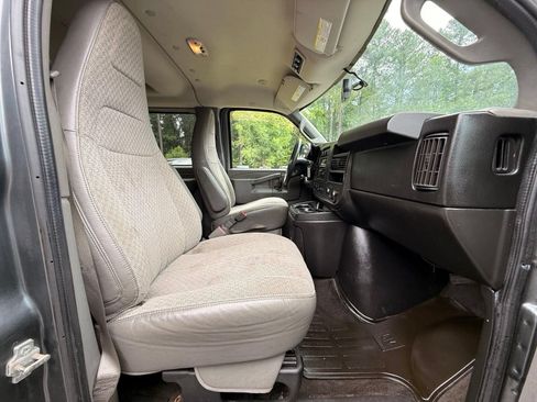 Used 2017 GMC Savana 2500 LT w/ LT Preferred Equipment Group RWD image 21