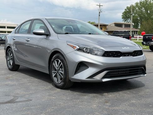 Used 2023 Kia Forte LXS FWD image 2