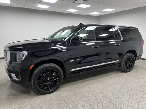 Used 2022 GMC Yukon XL Denali image 6