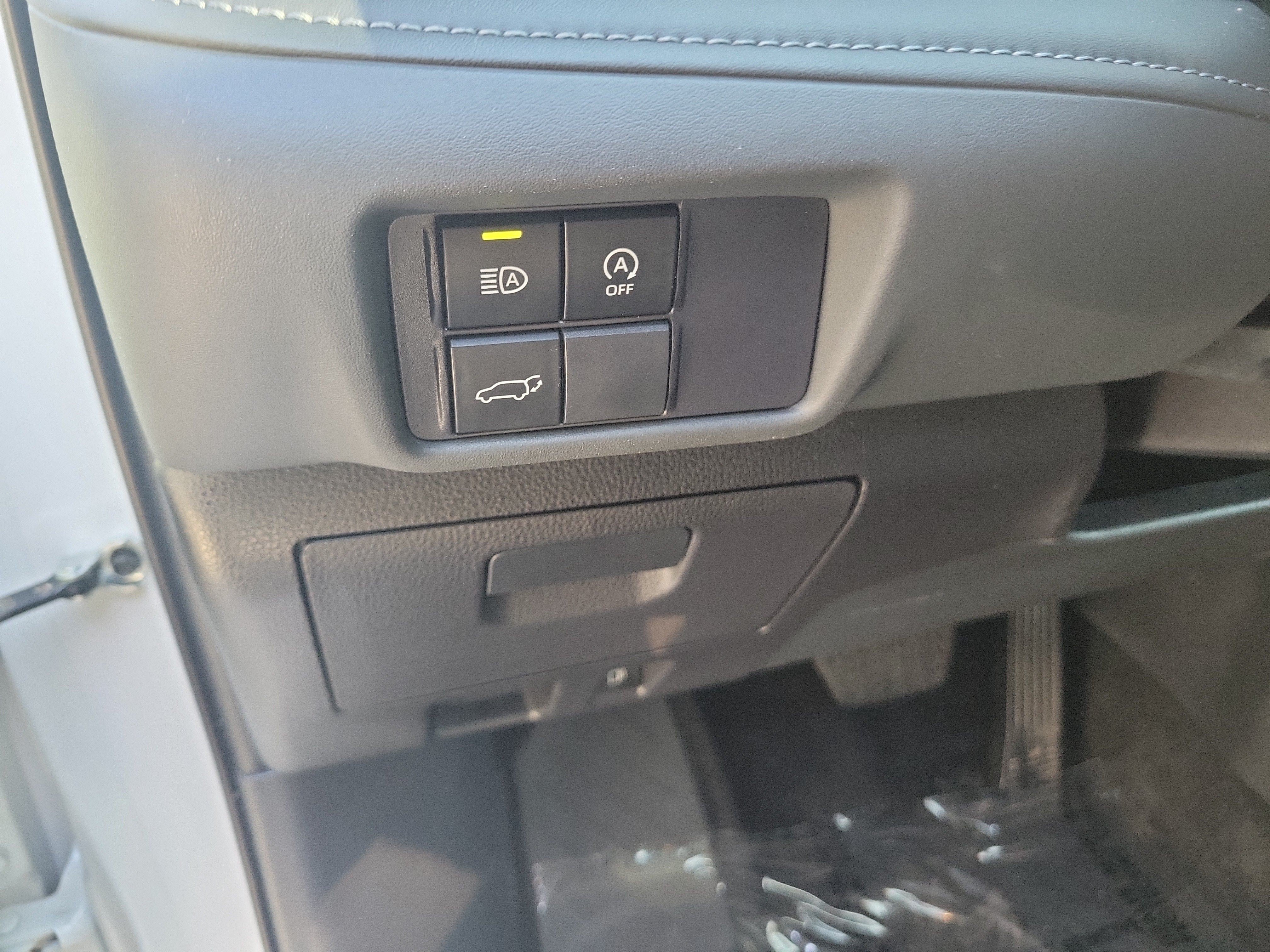 Used 2025 Toyota Highlander XLE FWD image 28
