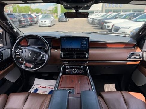 Used 2022 Lincoln Navigator Reserve image 2