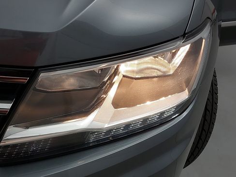 Used 2020 Volkswagen Tiguan SEL w/ 3rd Row Seat Package AWD/4WD image 36