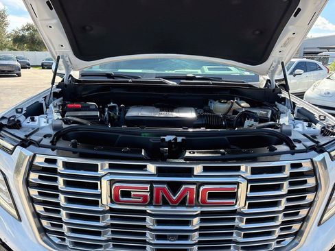 Used 2025 GMC Yukon Denali RWD image 32
