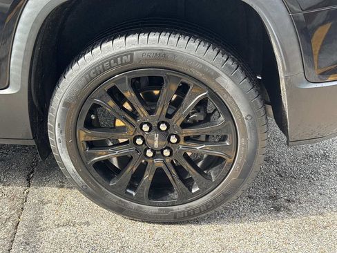 Used 2023 GMC Acadia SLT w/ Elevation Edition FWD image 5