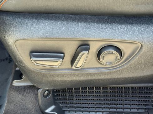 Used 2023 Toyota Sienna XSE AWD/4WD image 25
