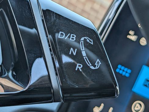 Used 2025 Volkswagen ID.4 Limited image 31