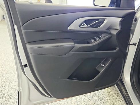 Used 2022 Chevrolet Traverse LT FWD image 24