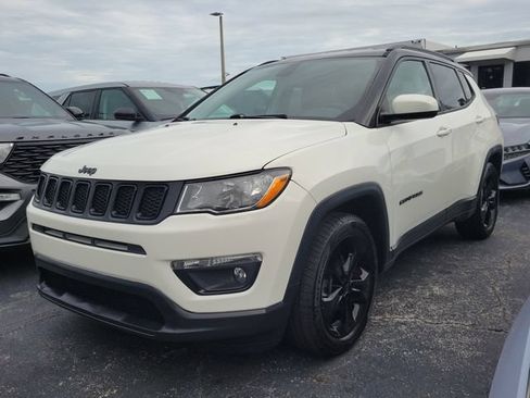 Used 2019 Jeep Compass Latitude FWD image 31