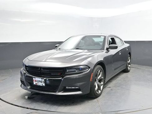 Used 2015 Dodge Charger SXT RWD image 6