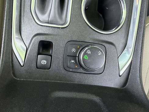 Used 2023 Chevrolet Traverse LS AWD/4WD image 19