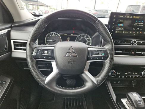 Used 2025 Mitsubishi Outlander SE AWD/4WD image 23
