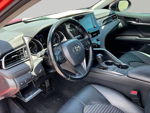 Used 2022 Toyota Camry SE FWD image 12