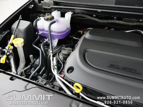 New 2027 Chrysler Pacifica Limited AWD/4WD image 24