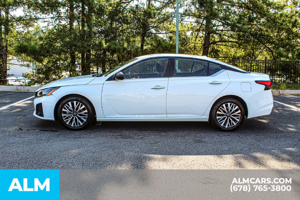 Used 2025 Nissan Altima 2.5 SV FWD image 6