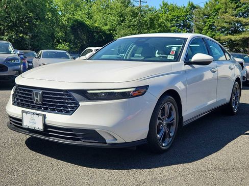 Certified 2023 Honda Accord EX image 3