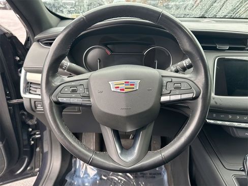 Used 2023 Cadillac XT4 Premium Luxury image 16