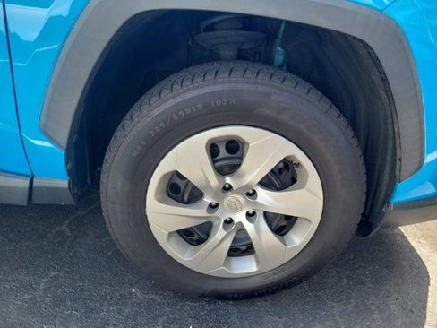 Used 2020 Toyota RAV4 LE w/ Carpet Mat Package FWD image 2