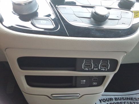 Used 2022 Chrysler Pacifica Touring-L image 17