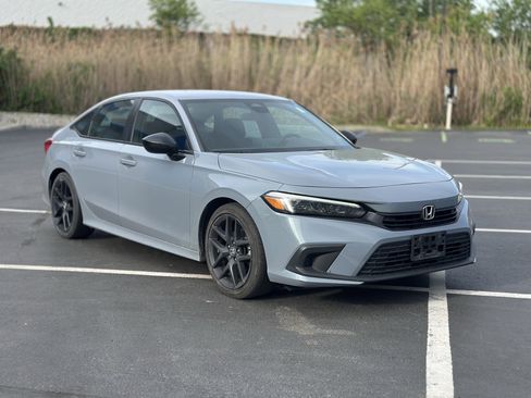 Used 2024 Honda Civic Sport image 3