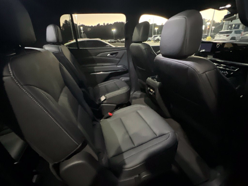 Used 2025 Chevrolet Traverse LT AWD/4WD image 14