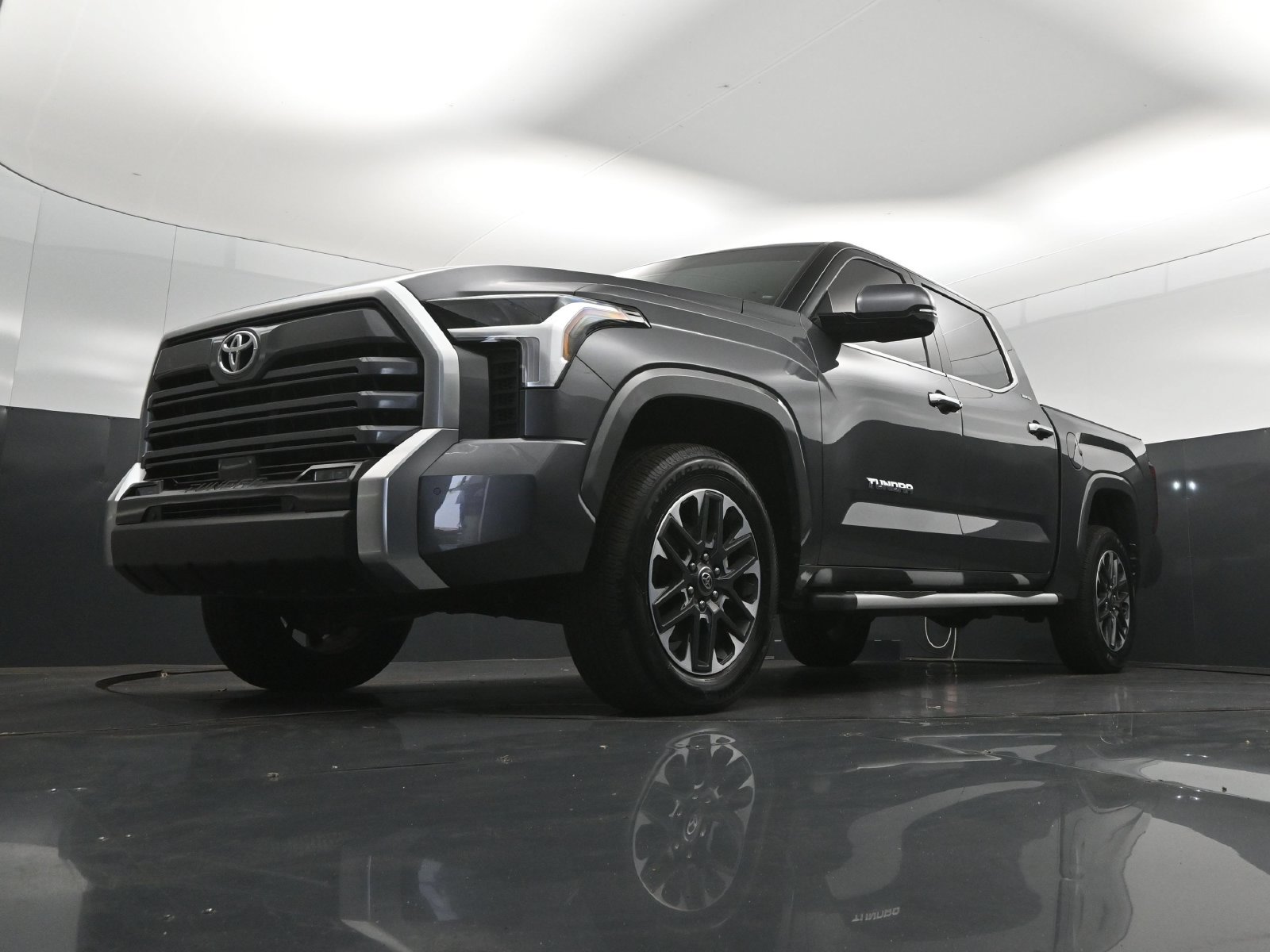 Used 2026 Toyota Tundra Limited w/ Power Package AWD/4WD image 39