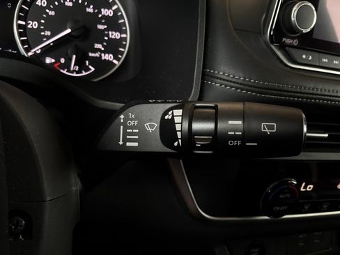 Used 2025 Nissan Rogue SV FWD image 36
