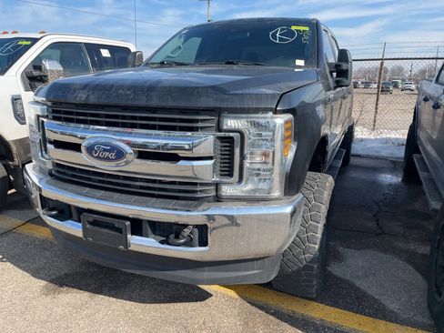 Used 2019 Ford F250 XLT w/ FX4 Off-Road Package image 4