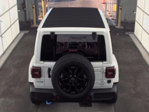 Used 2024 Jeep Wrangler Unlimited Sahara w/ Technology Group AWD/4WD image 6