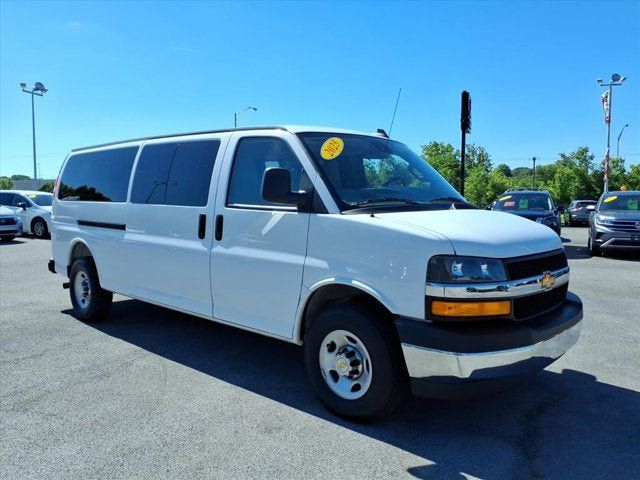 Used 2025 Chevrolet Express 3500 LT w/ LT Preferred Equipment Group RWD image 7