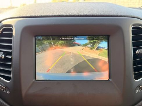 Used 2019 Jeep Compass Latitude w/ Safety & Security Group FWD image 17
