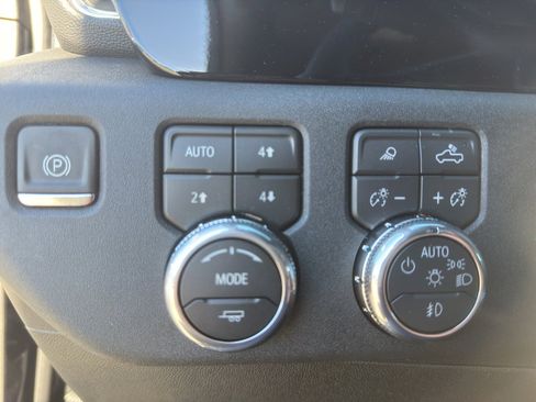 New 2026 GMC Sierra 2500 SLT w/ SLT Convenience Package image 17